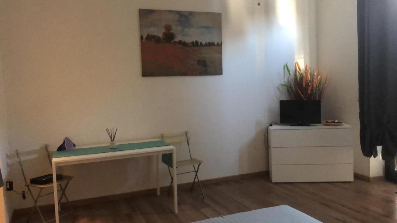 Apartmán Monolocale Arredato Con Una Camera Parma Exteriér fotografie