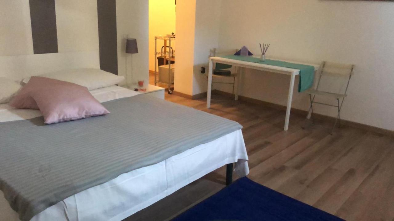 Apartmán Monolocale Arredato Con Una Camera Parma Exteriér fotografie